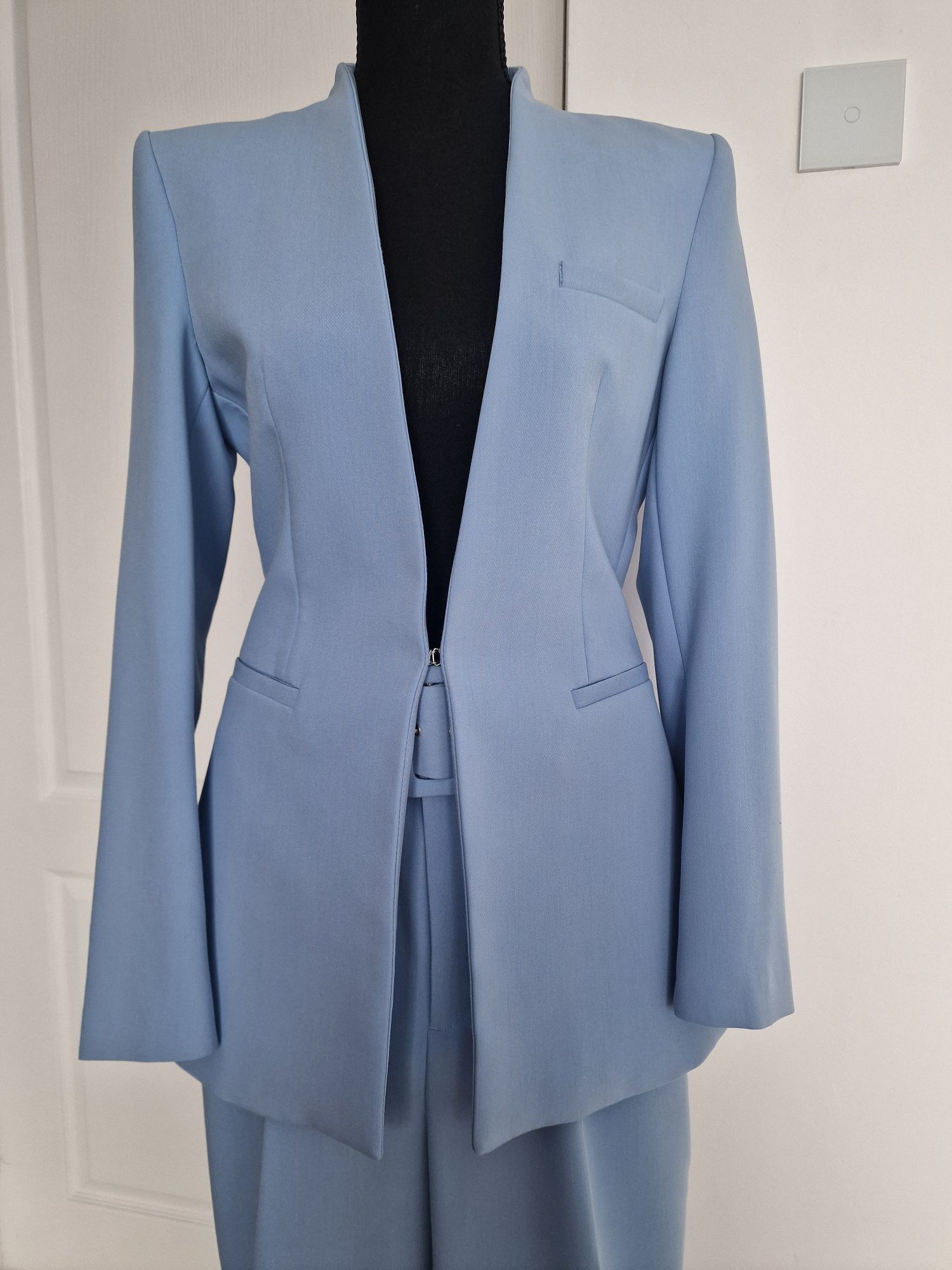Costum zara xs/s