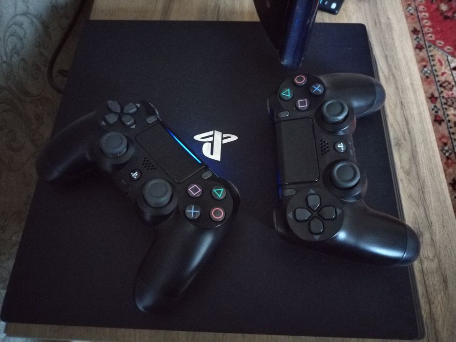 Продам Sony PlayStation 4 PRO