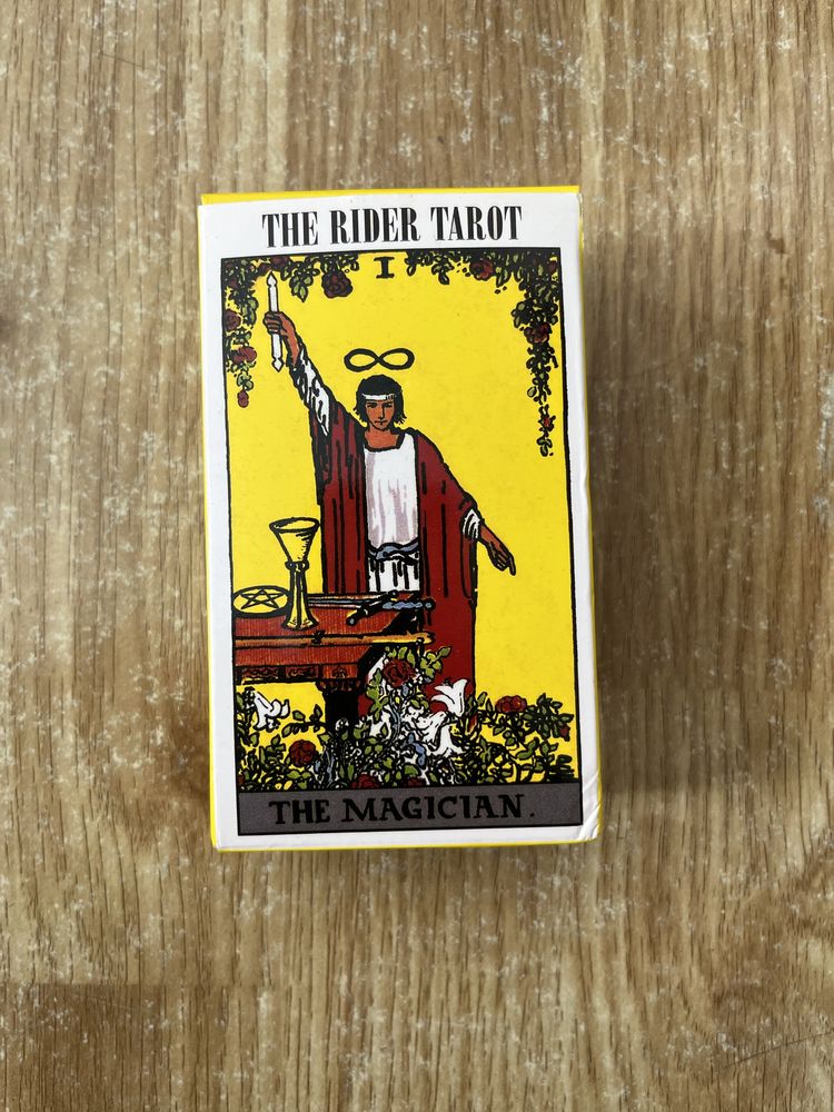Продам карты таро и книгу Таро Уэйта