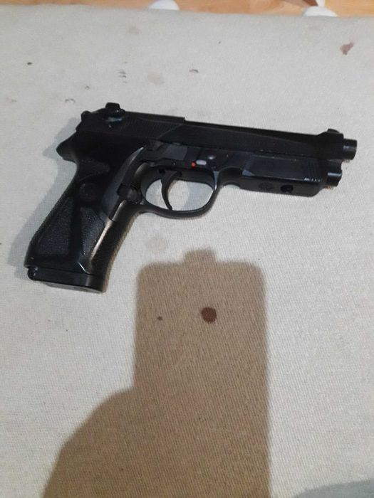 Airsoft пистолет Beretta 90two , 0,5 джаула