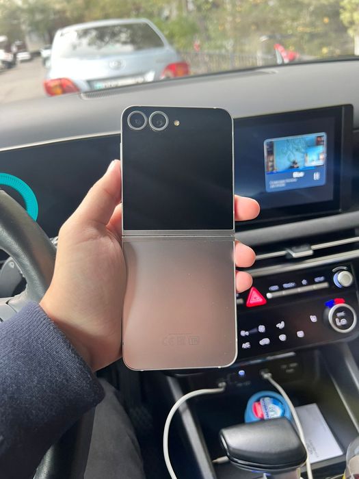 Продам Samsung Z Flip6