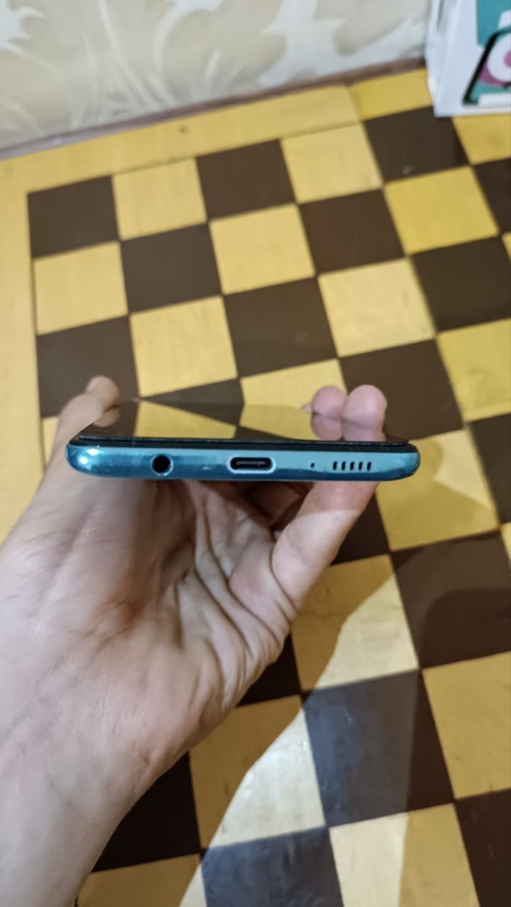 Samsung a51. Holati 10/10. 2 case.+зарядка оригинал