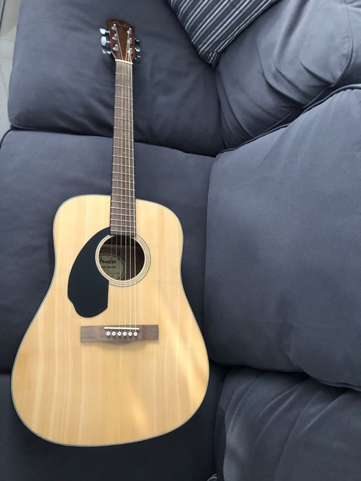 Chitara Fender pentru stangaci