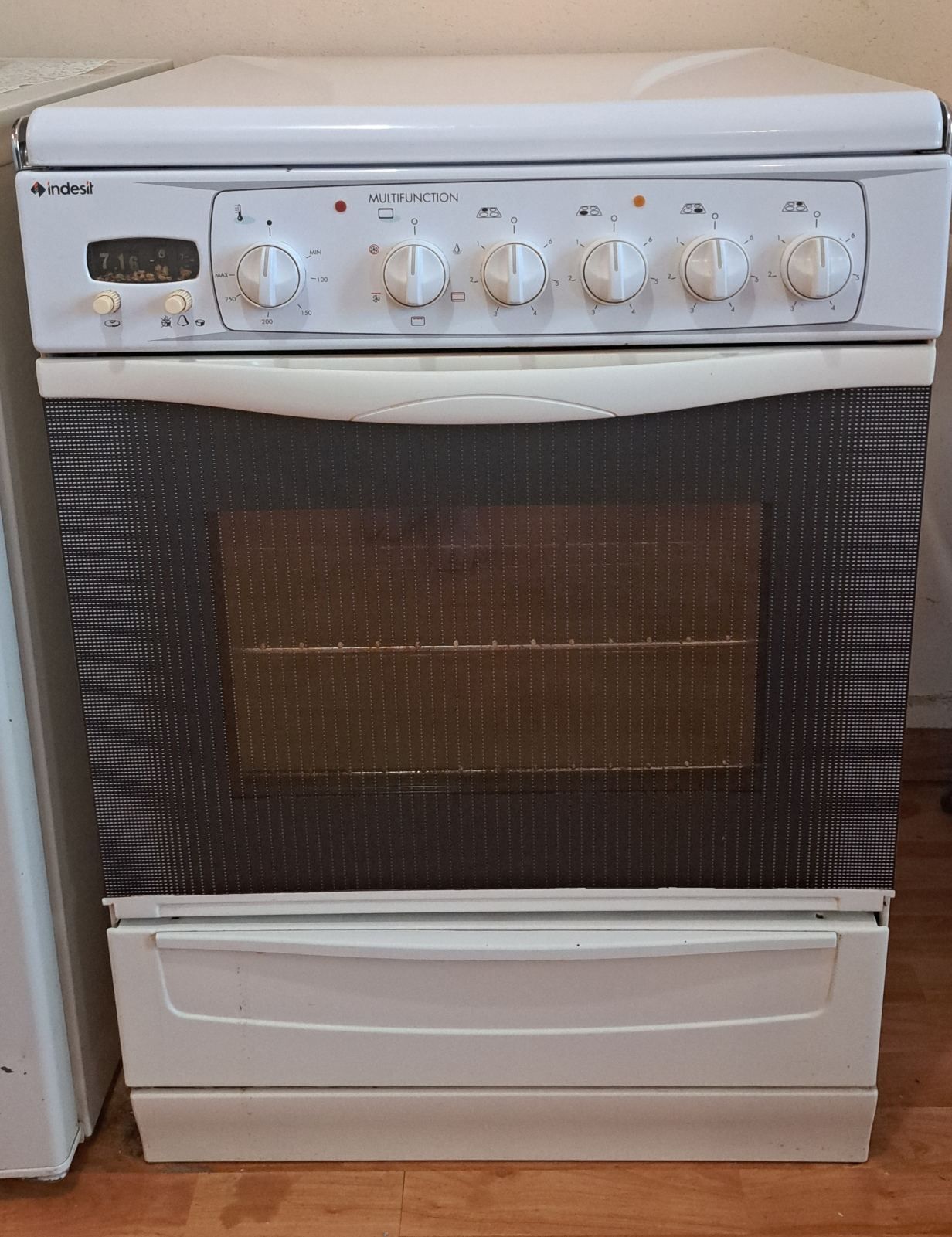 Готварска печка Indesit