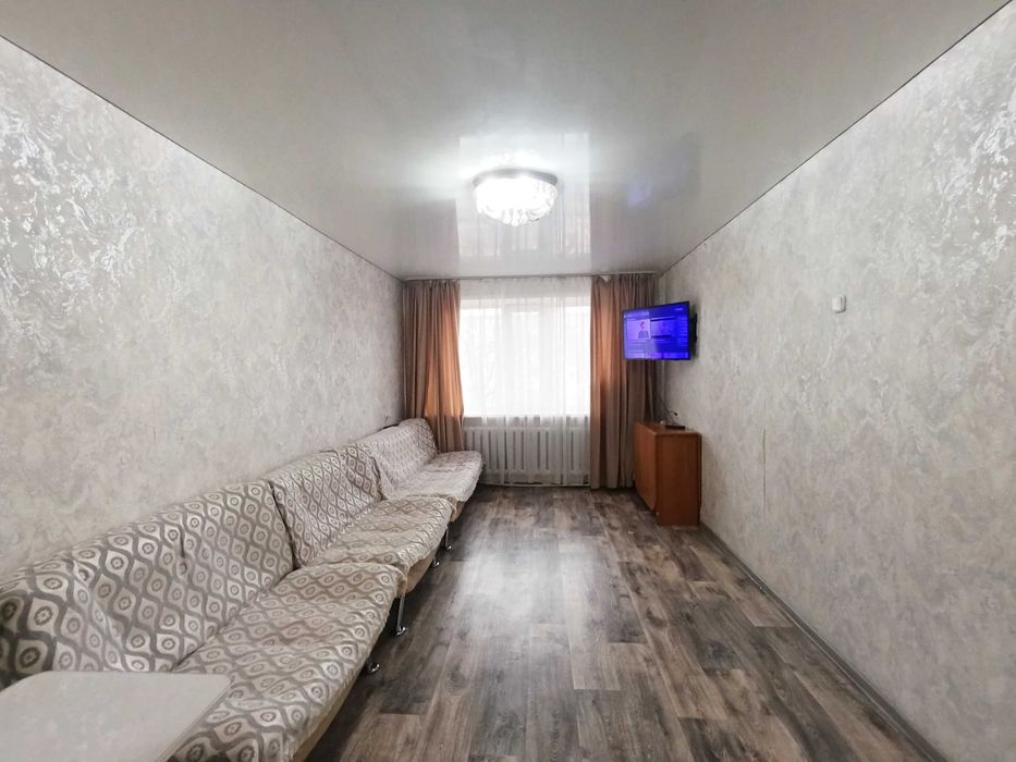 !  Продаю уютную 2-комнатную квартиру! 23 мкр.  1 этаж из 5