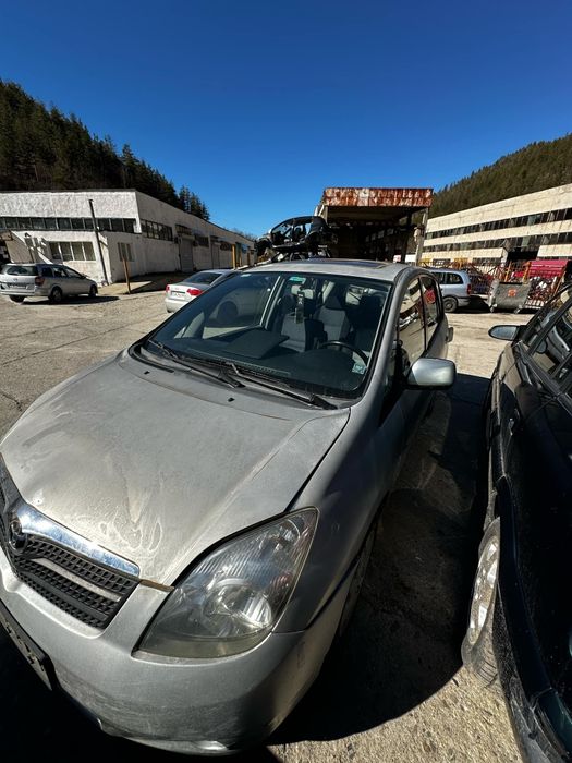 Тойота Корола версо 1.8 на части