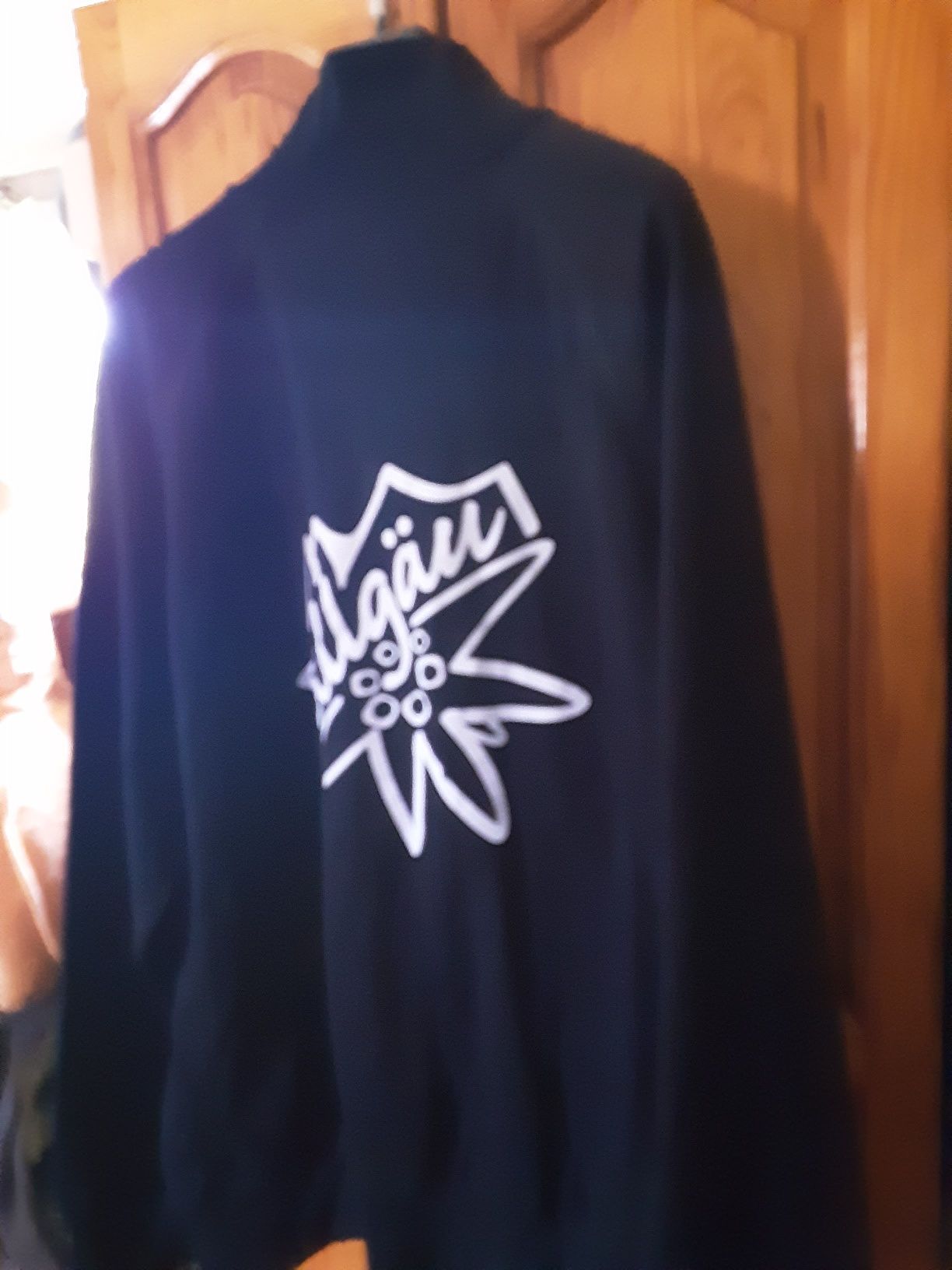 Продавам горнище анцунг 3XL.