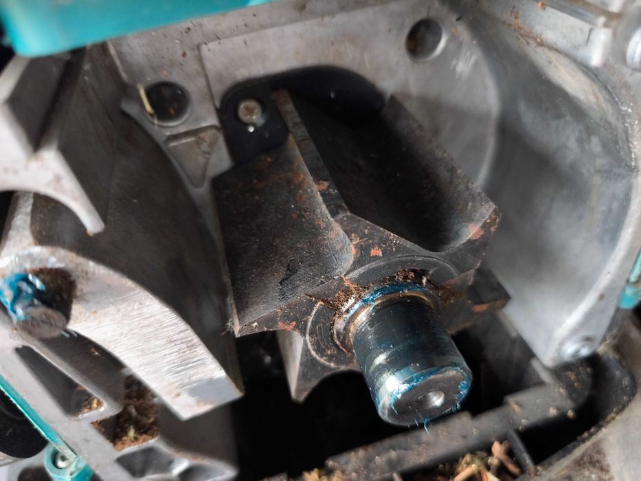 Tocator crengi Makita UD2500
