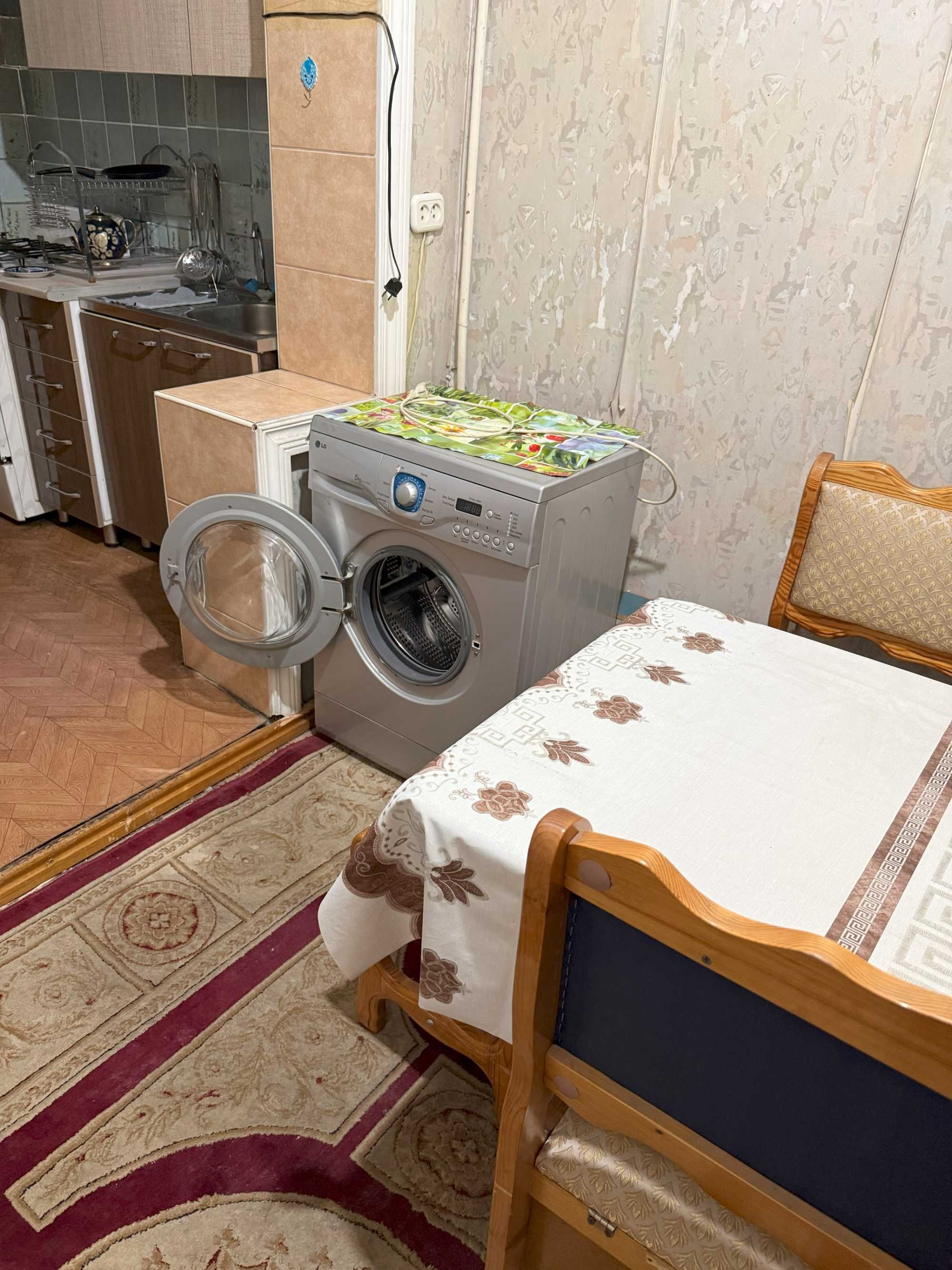 Продаётся 2/3/4 квартира в Алмазарском районе Кара-камыш 2/1