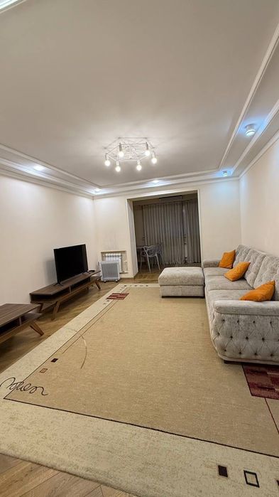 Сдам 3х квартиру на втором этаже кирпичного дома ( ЦУМ) на долгий срок