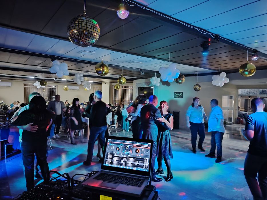DJ за сватби, юбилеи, банкети, кръщенета, Коледа и Нова година