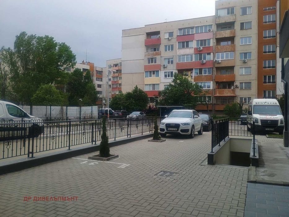 Под наем надземно паркомясто, Левски В