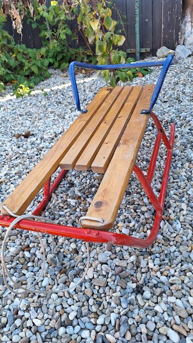 Sănii  de vanzare  .