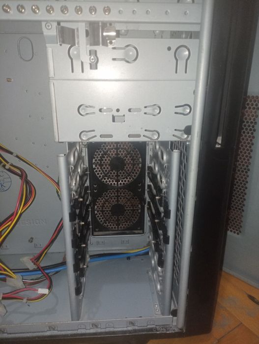 Компютърна кутия/ Сървърна кутия със захранване