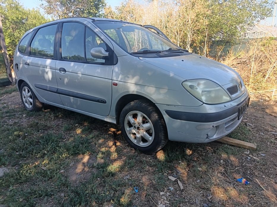 Dezmembrez Renault Megane scenic