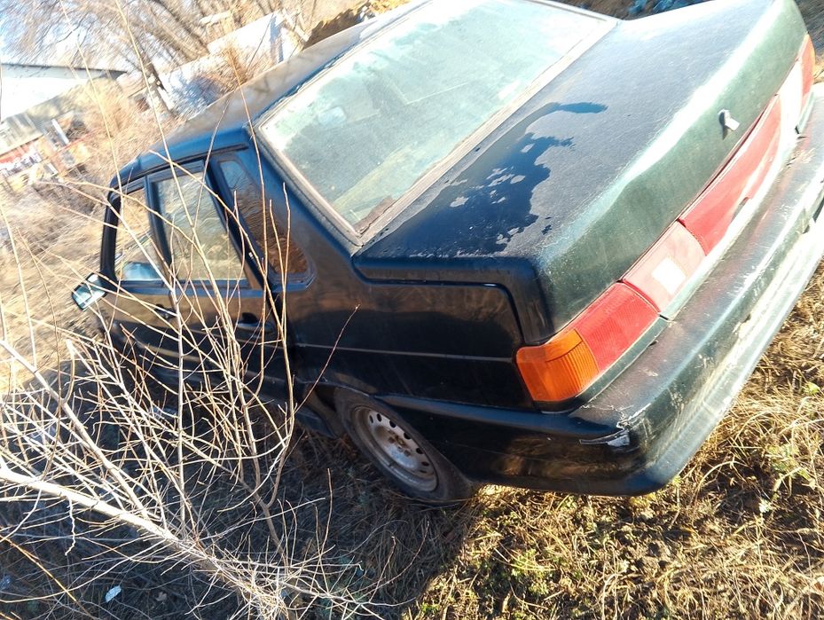 Продам по запчастям кузов капот двери фары и.д.р