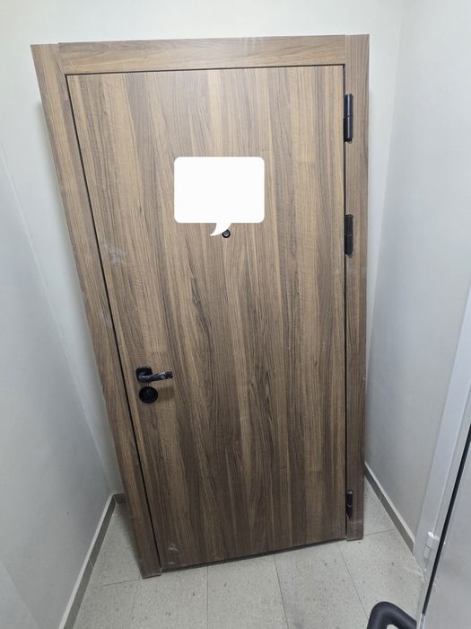 Дверь новая входная 0, 96 на 2.0