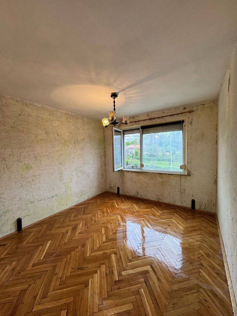 Продава се Тристаен апартамент в Варна, Базар Левски - 59 кв.м за 1856 €/кв.м - Снимка #2
