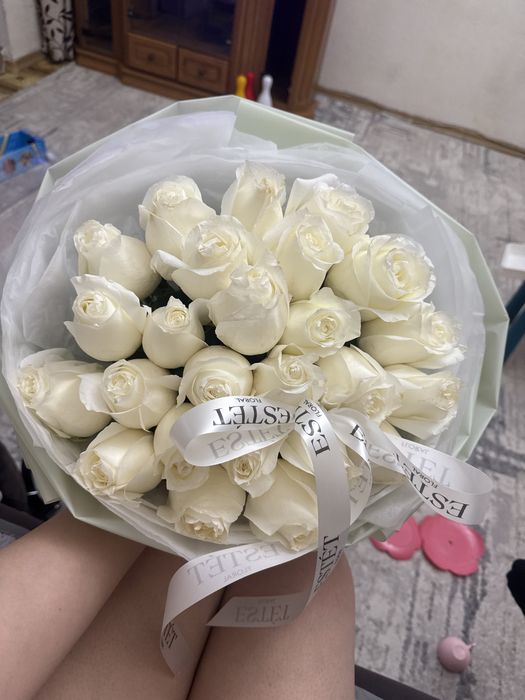 Букет свежих белоснежных 25 роз от estet