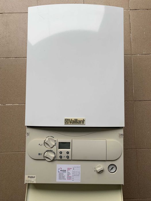Centrala pe gaz Vaillant 282/2-5 R3 28-31 kw + kit evacuare gaze
