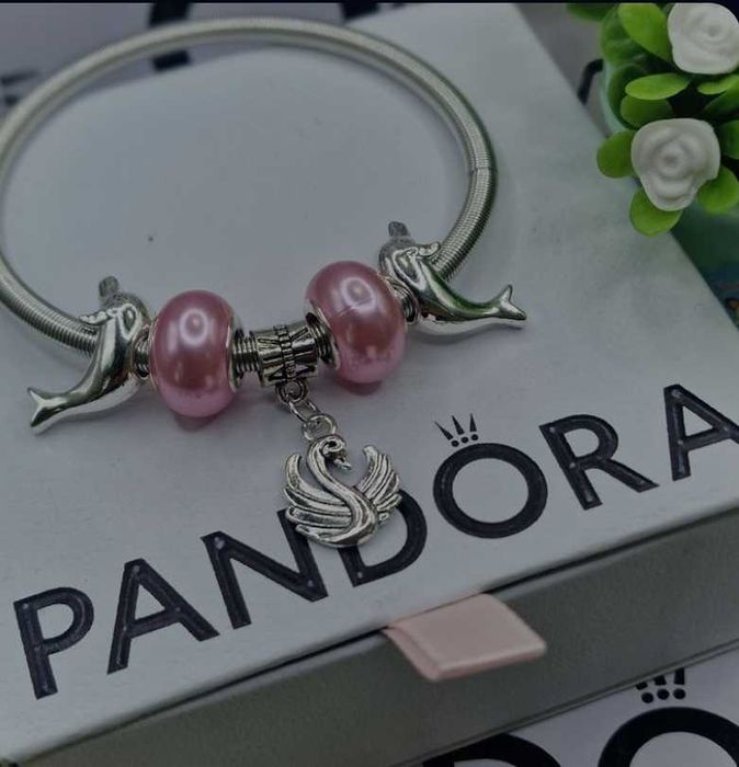 Pink Dolphin гривна