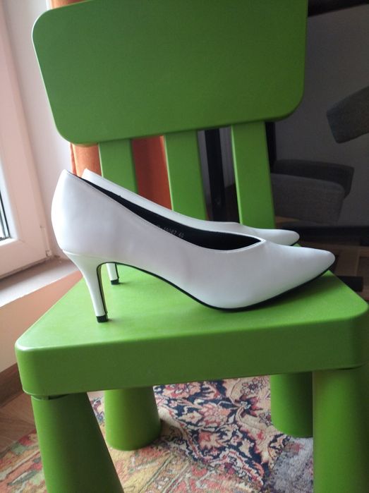 Pantofi dama eleganți albi