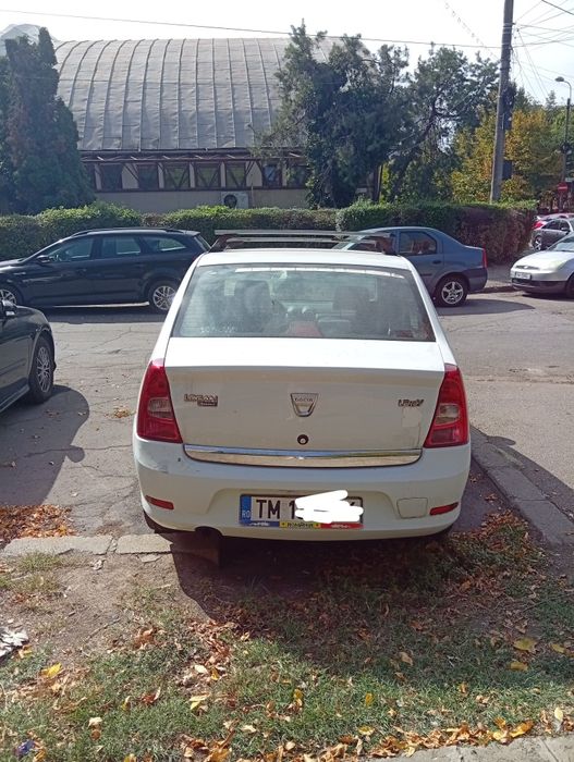Vând Dacia Logan laureate
