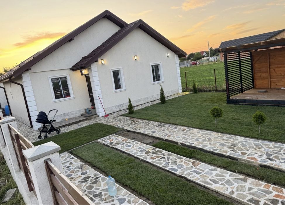 Vand casa complet mobilata 2025