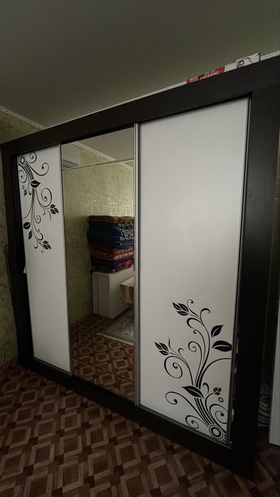 Шкаф купе и кровать двухспальная