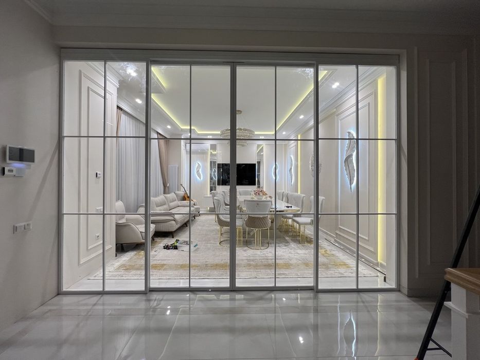 Раздвижные, распашные перегородки стекло двер