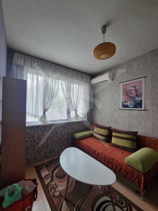 Дава се под наем Едностаен апартамент в Варна, Център - 25 кв.м за 250 € - Снимка #1