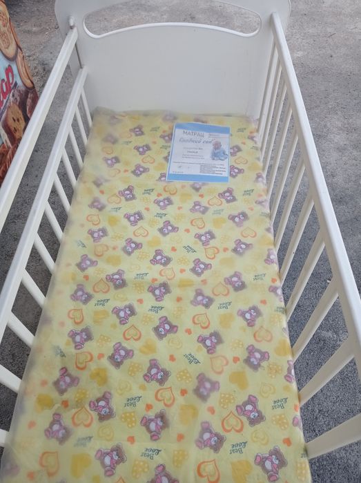 Манеж новый с матрасом