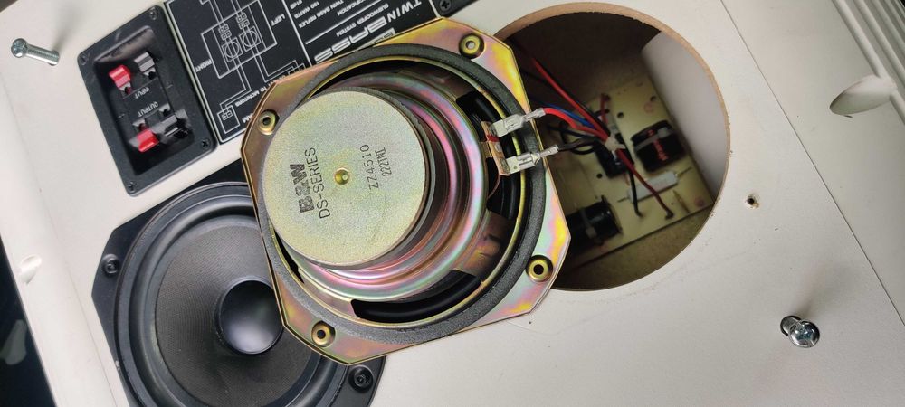 Muzica Bowers & Wilkins Solid Rock Twin Bass muzica