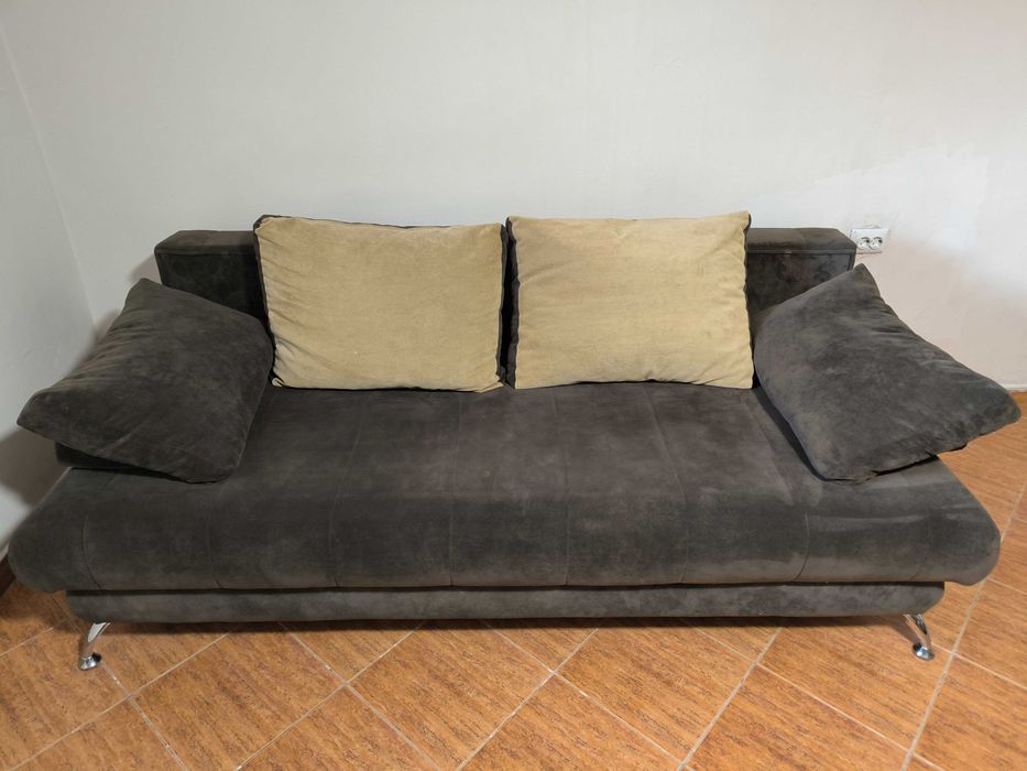 Продавам разтегателен диван Севиля в отлично състояние