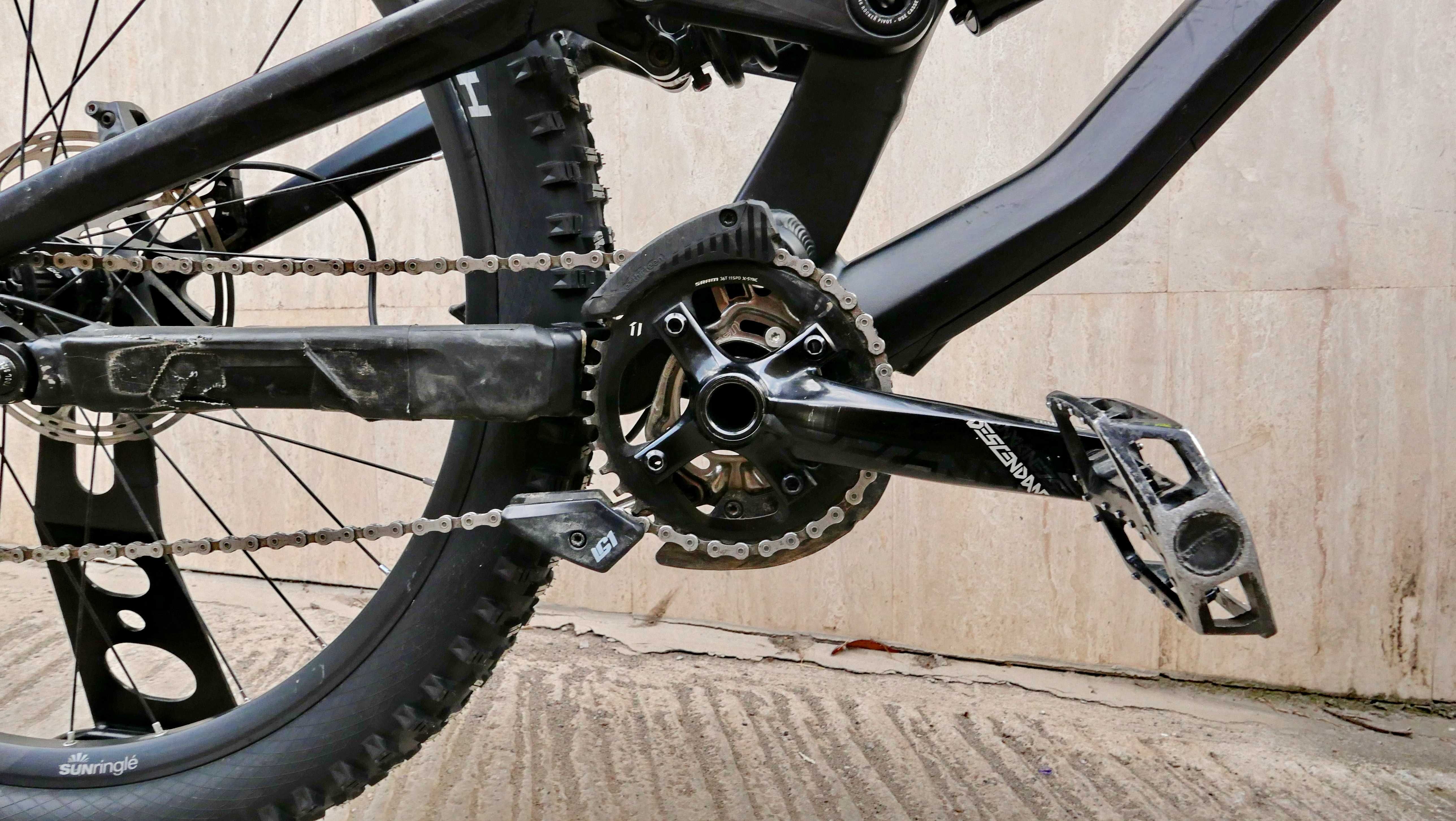 Canyon Sender, 27.5 L, RockShox Boxxer, 200 ход, 1х7 Sram GX