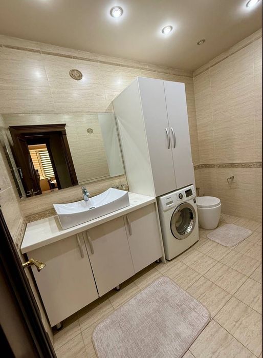 Алайски Ц5 район: Юунусобод
сдам новастройку комнаты 3