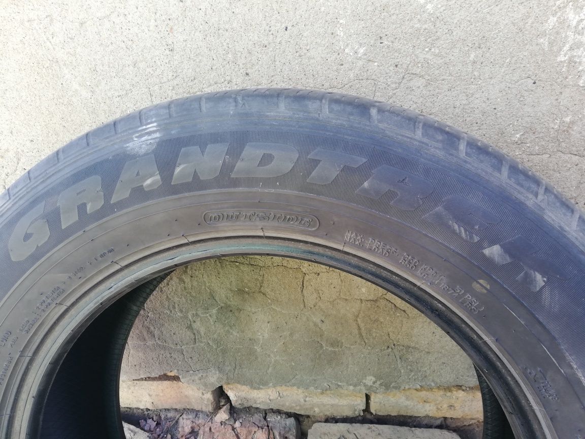 Продаю резину DUNLOP GRANDTREK пару размер 225х65х17