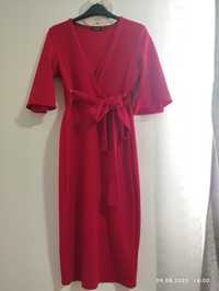 Rochie roșie,potrivită și pentru gravide