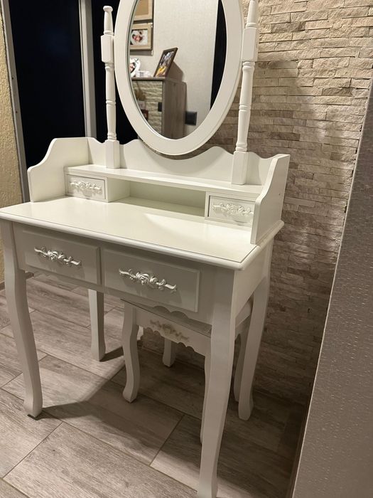 Vând masă toaletă machiaj