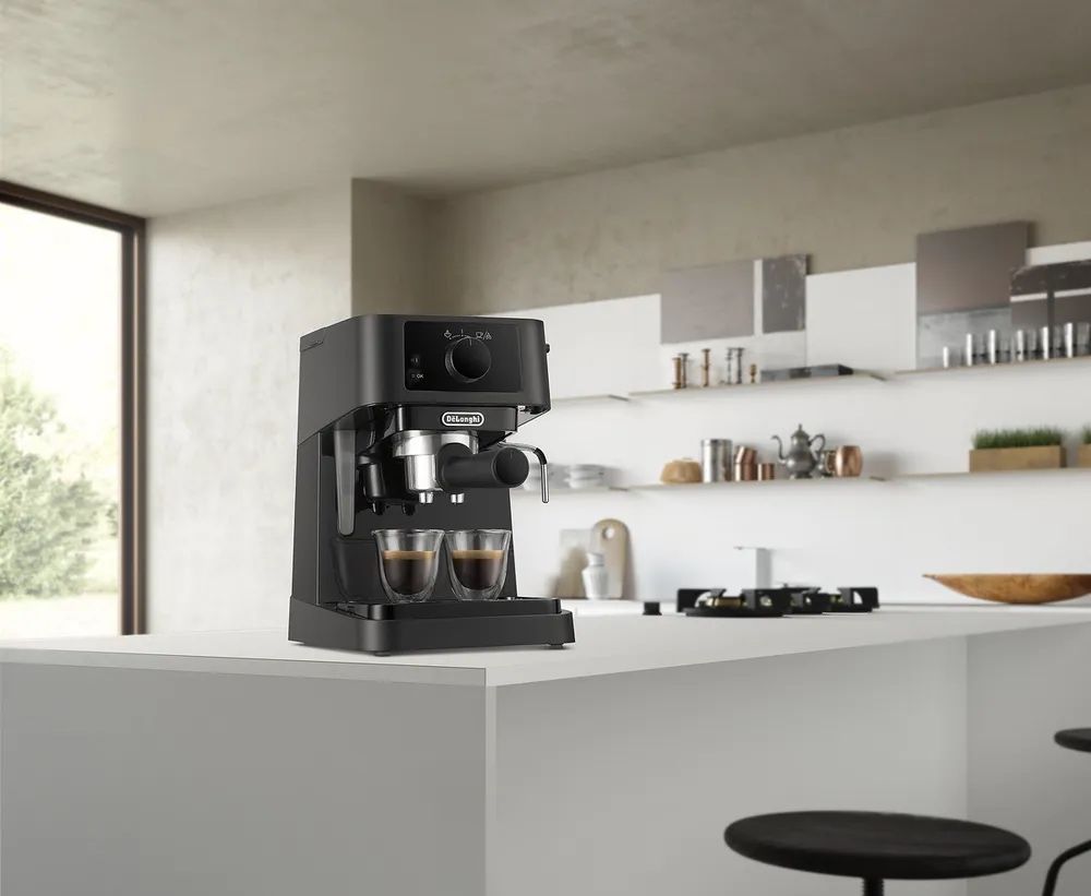 Кофеварка Рожковая DeLonghi EC230.BK