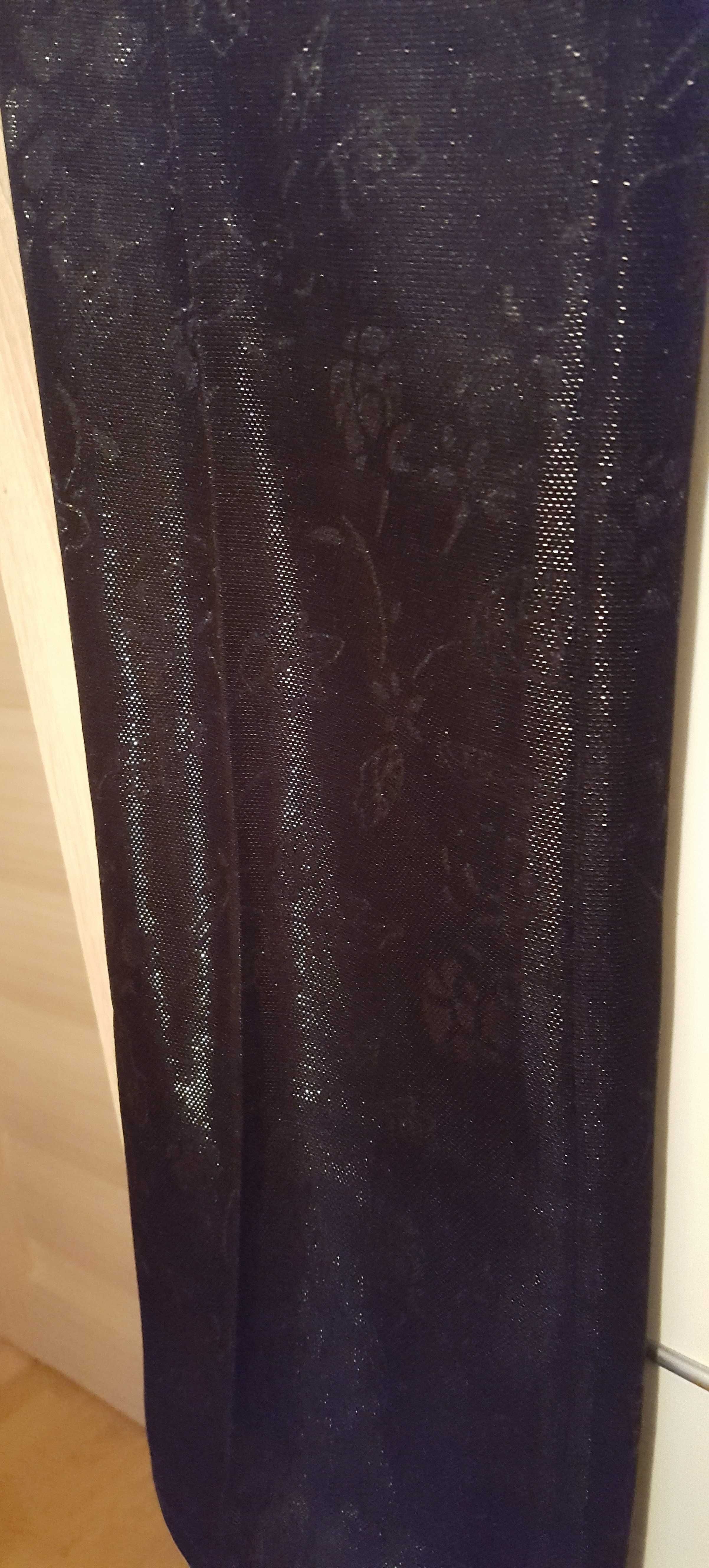 Pantaloni de dama negri, lucioși, cu model floral discret