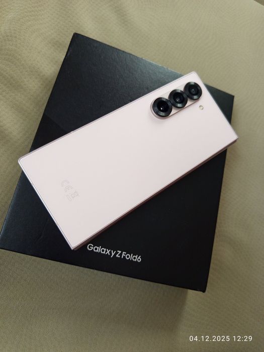 Продавам Samsung Z Fold 6