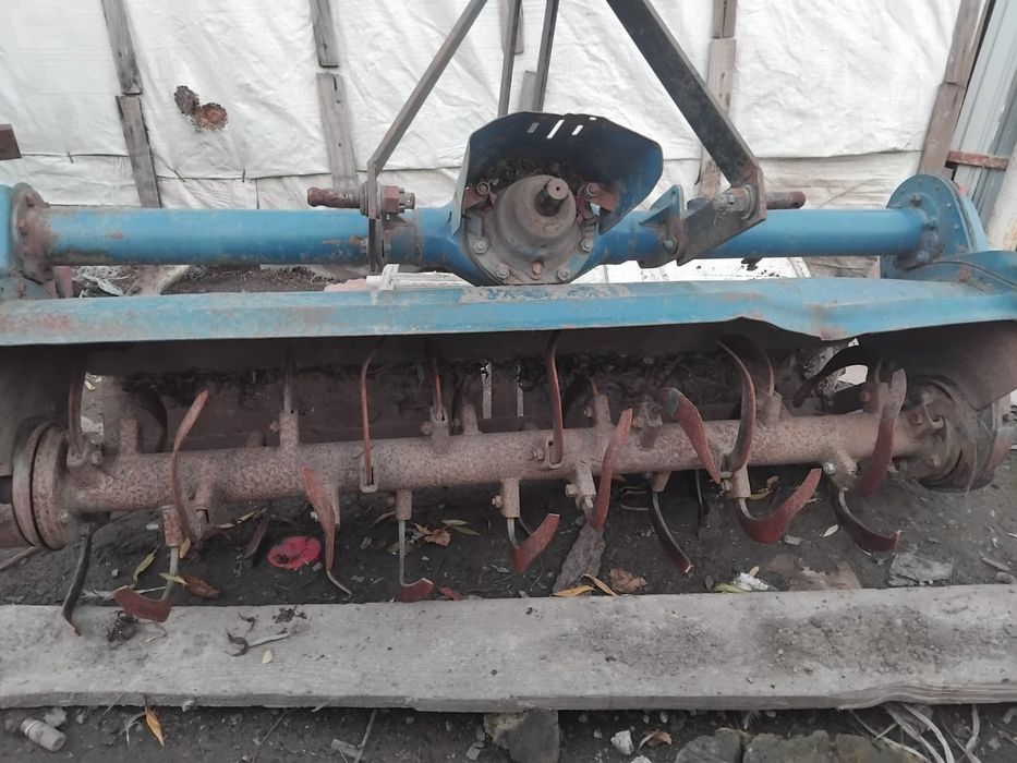 Se vind utilaje:plug cu o brazda