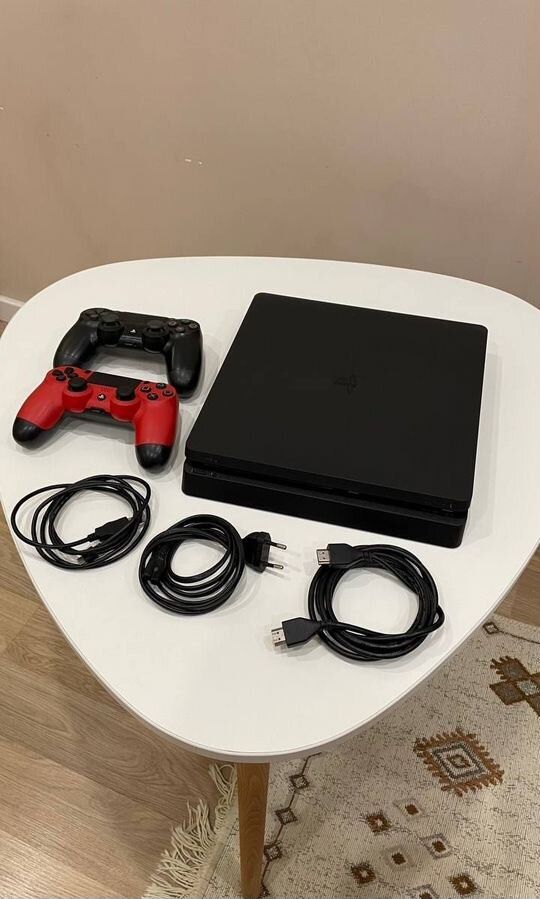 Продам PlayStation 4 slim