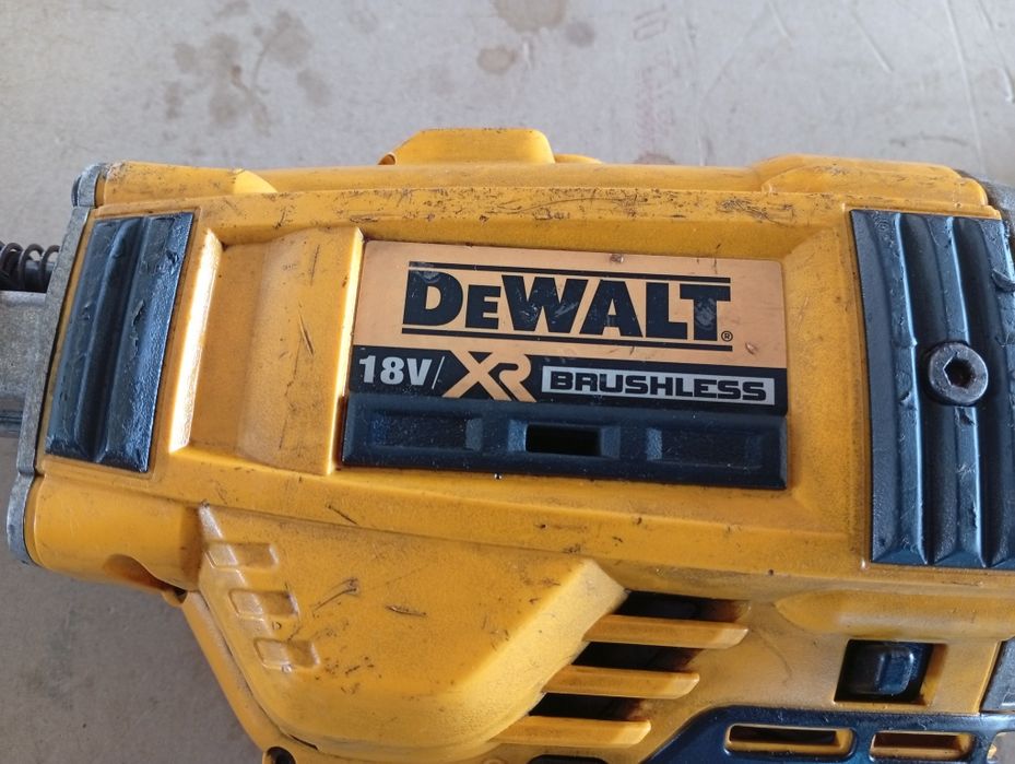 Dewalt pistol de cuie 18v defect