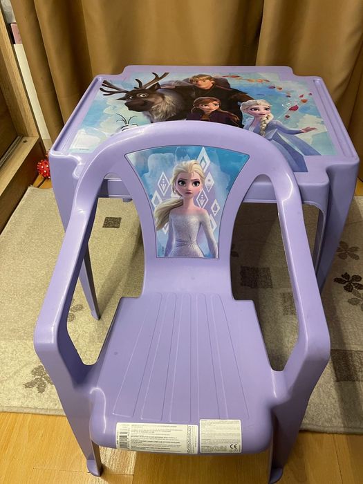 Masa Frozen cu scaun