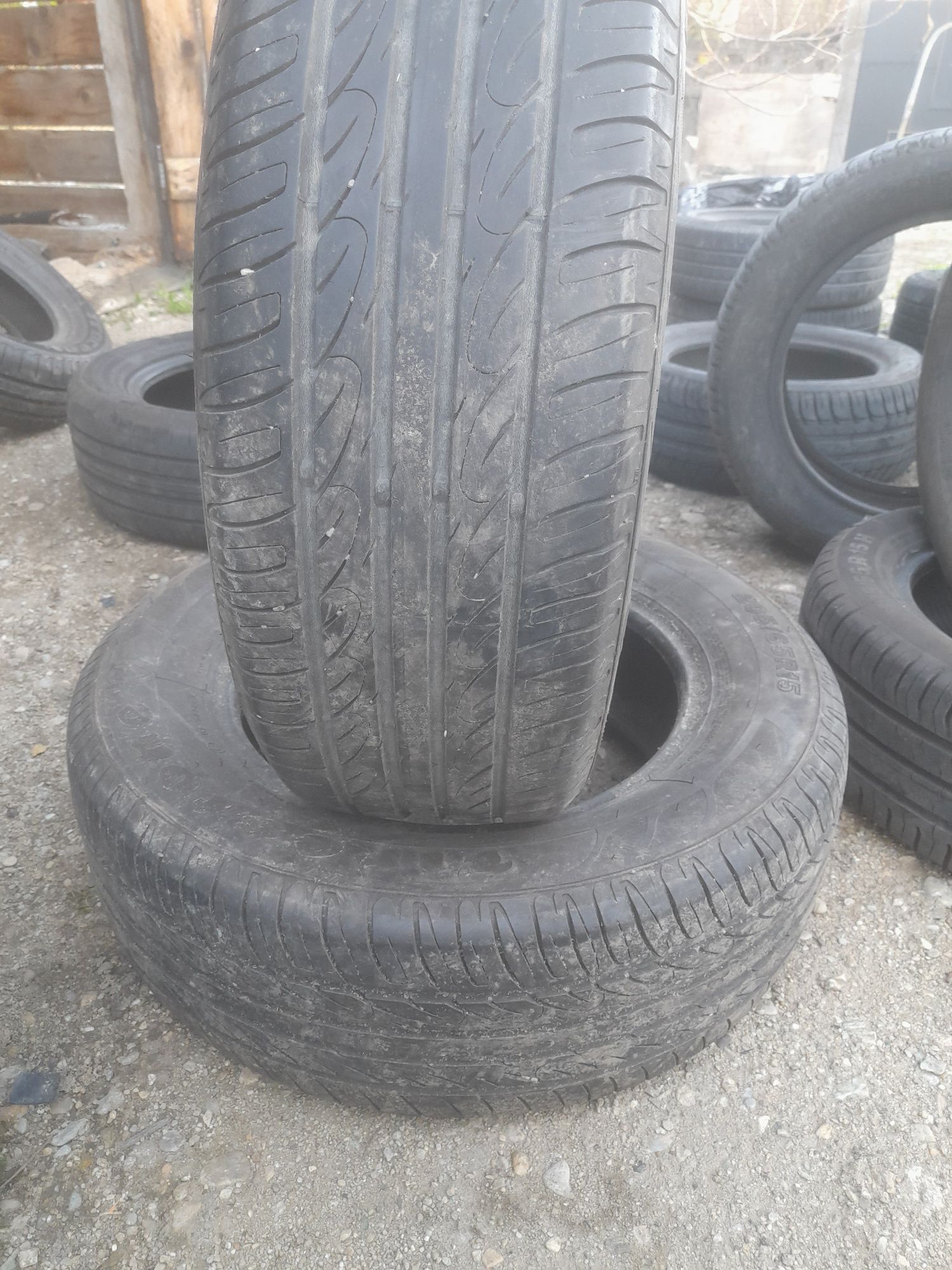 Vând 2 anvelope 205 65 15 firestone de vara bune