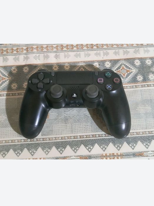 Vând controller ps4