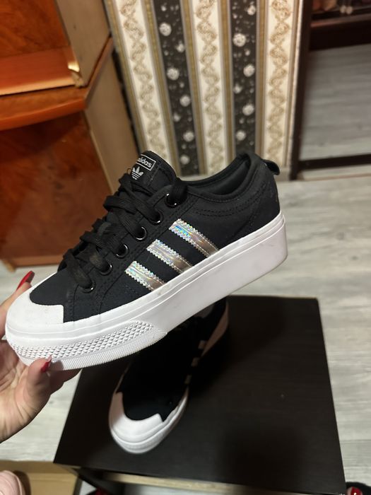 Tenesi adidas in stare buna