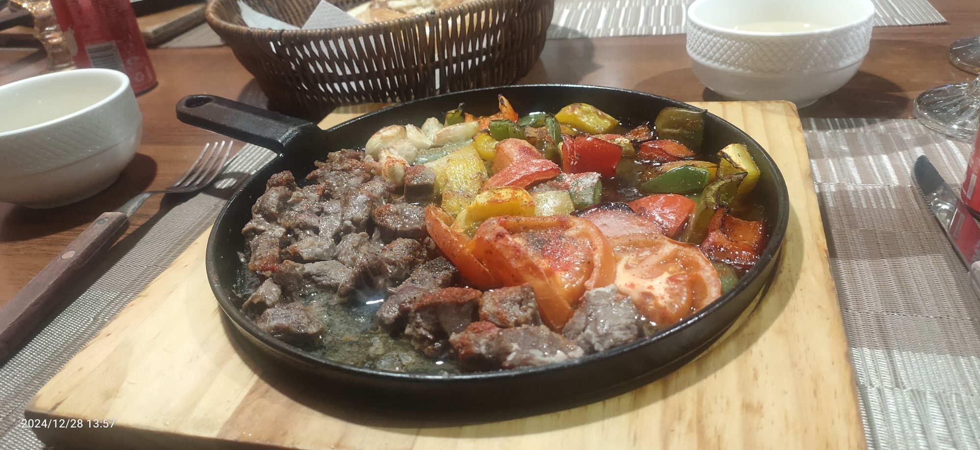 Donar. Lavash. Shaurma. Pitsa. Kfs. Maxito. Kuksi. Salatlar. Shirinlik